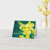 Carte de vœux orchidée jaune sur fond vert (Fleur jaune)