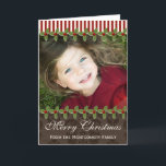 Carte de voeux photo de Noël Holly Berry<br><div class="desc">Ajoutez votre photo de vacances préférée ou photo d'un enfant ou portrait de votre famille à ces cartes de voeux de Noël festives et joliment personnalisées avec des baies rouges et vertes, une bordure rayée crème et rouge sucre de canne et un arrière - plan marron chocolat au design subtil...</div>