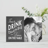 Carte de vœux photo pour boire du champagne (Debout devant)