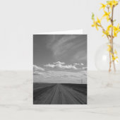 Carte de voeux pliée Lonely Grey Prairie Road (Fleur jaune)