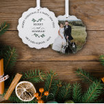 Carte Décorative Belle Mistletoe Joyeux Marié Photo de Noël<br><div class="desc">Beau joyeux et marié ornement photo de Noël célébrant votre premier Noël comme un couple marié personnalisé avec photo,  nom de famille,  et l'année avec une jolie branche de mistletoe. Joyeux Noël mistletoe thème ornement photo personnalisée avec une photo mariage.</div>