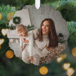 Carte Décorative Joyeux et lumineux | Photo de Noël moderne et élég<br><div class="desc">Un élégant ornement photo moderne avec une citation de typographie audacieuse "Merry Bright" en blanc avec une couleur vert foncé de la forêt au verso. L'accueil et le nom peuvent être facilement customisés pour une touche personnelle. Un design tendance, minimaliste et contemporain de noël pour se démarquer de cette période...</div>