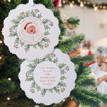 Carte Décorative Joyeux Noël des nouveaux grands-parents Année phot<br><div class="desc">Joyeux Noël des nouveaux grands-parents Année de la photo. Un ornement tout-en-un et une carte pour les nouveaux grands-parents à envoyer avec une photo de leur petit-enfant précieux au Centre dans un masque circulaire dans un cadre circulaire de verdure et de baies d'hiver. Personnalisez facilement le texte tel que requis...</div>