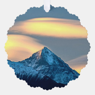 Carte Décorative Nuages Uniques Au-Dessus Des Montagnes Couvertes D