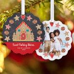 Carte Décorative Photo Gingerbread Sweet Holiday Wives Chalkboard<br><div class="desc">"Souhaits De Vacances Douces". Un biscuit fantaisiste en pain d'épice, des étoiles, des coeurs et des bonbons, et une typographie de script ludique, superposent un panneau rouge et un arrière - plan de tableau noir. Un motif de bonbons à la menthe poivrée et la photo de votre choix ornent le...</div>