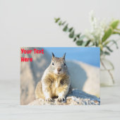 Carte d'écureuil gris personnalisable (Debout devant)