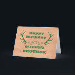 Carte Deer Antlers Vintage Brother Anniversaire<br><div class="desc">Carte d'anniversaire pour frère avec papier artisanal vintage et bois de cerf vert et verset réfléchi.</div>