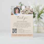 Carte Demande de commentaire avec code QR photo beige Me (Debout devant)