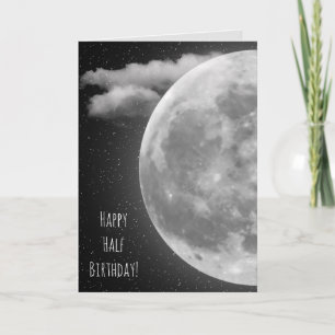 Carte demi-lune brillante à l'anniversaire des nuages
