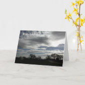 Carte d'encouragement : Ciel nuageux sur le paysag (Fleur jaune)