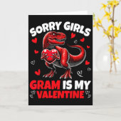 Carte Désolé les filles Gram est mon dinosaure tenant la (Fleur jaune)