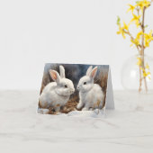 Carte Deux mignons lapins de lapin blanc en blanc neigeu (Fleur jaune)