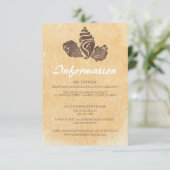Carte d'information de mariage sur le sable et les (Debout devant)