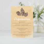 Carte d'information de mariage sur le sable et les (Debout devant)
