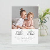 Carte d'invitation anniversaire commun pour filles (Debout devant)