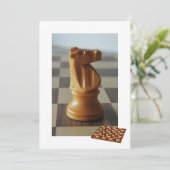 Carte d'invitation aux échecs (Debout devant)