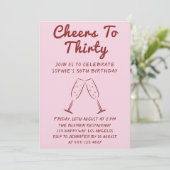 Carte d'invitation « Cheers to Thirty » pour une f (Debout devant)