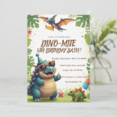Carte d'invitation d'anniversaire de dinosaure for (Debout devant)