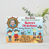 Carte d'invitation d'anniversaire de petits garçon (Debout devant)