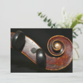 Carte d'invitation de considérant de violon (Debout devant)