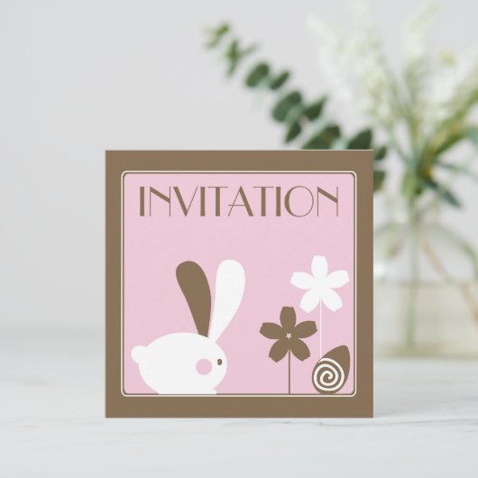 Carte d'invitation de lapin de Pâques (Debout devant)