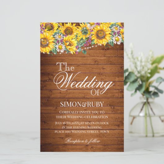 Carte d'invitation de mariage en bois floral rusti (Debout devant)