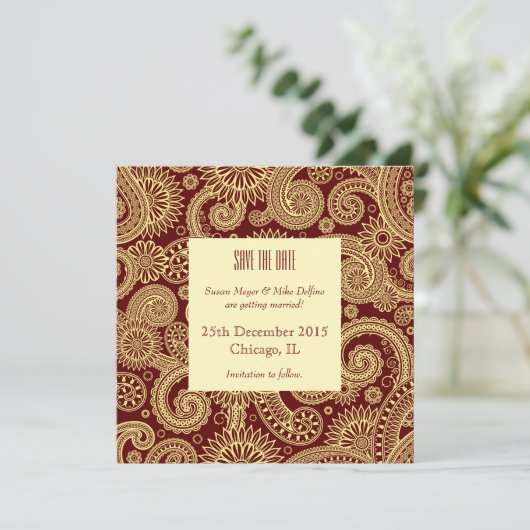 Carte d'invitation de mariage rouge indien pour sa (Debout devant)