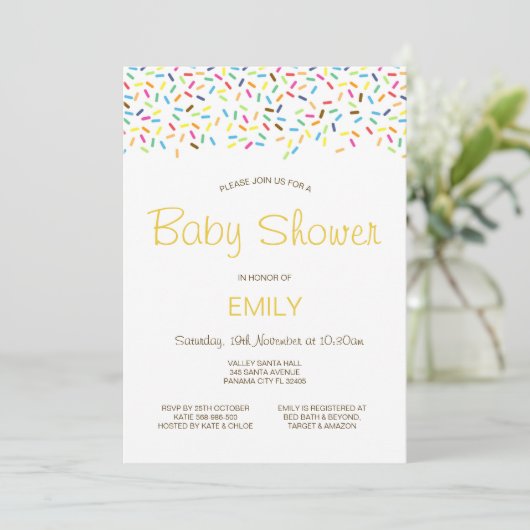 Carte d'invitation imprimée pour baby shower avec  (Debout devant)