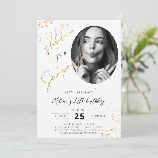 Carte d'invitation or surprise Anniversaire avec p (Debout devant)