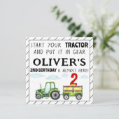 Carte d'invitation pour garçon 2e anniversaire tra (Debout devant)
