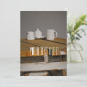 Carte d'invitation pour table rustique en bois, po (Debout devant)