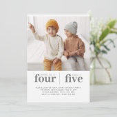 Carte d'invitation pour un premier anniversaire co (Debout devant)