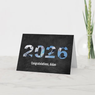 Carte Diplômé 2026 Chapeaux dans les nuages et arc-en-ci