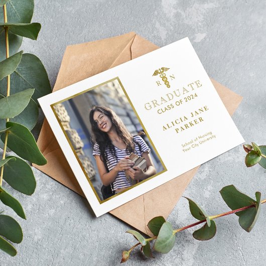 Carte Diplôme de l'école de soins infirmiers or élégante