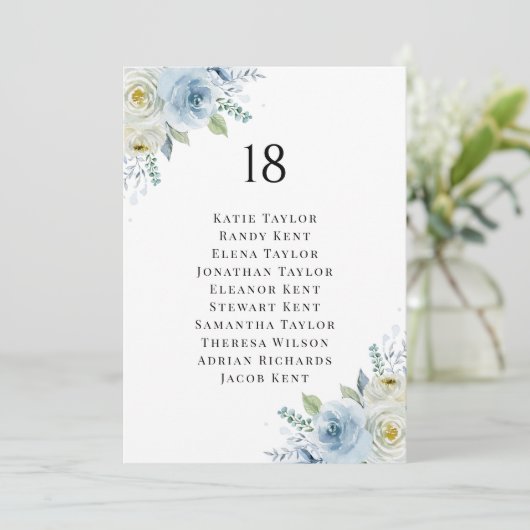 Carte Disposition de table florale aquarelle bleue et bl (Debout devant)