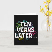 Carte Dix ans plus tard drôle Mème 10 ans 10e anniversai (Fleur jaune)