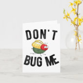 Carte Don't Bug Me Funny Introvert Quote Saying Meme (Fleur jaune)