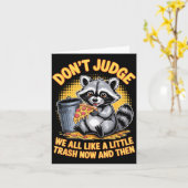 Carte Don't Judge Raccoon Lover Trashed Racoon Animal Ra (Fleur jaune)