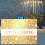 Carte Dorée Bonne Hanoukka<br><div class="desc">.Célébrez huit jours et huit nuits du Festival des lumières avec des cartes Hanoukka et des cadeaux. La fête des lumières est ici. Allumez la menorah, jouez avec le dreidel et festoyez sur les latkes et les sufganiyots. Célébrez l'esprit d'Hanoukka avec vos amis, votre famille et vos proches en leur...</div>