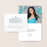 Carte Dorée Elégante photo de la Couronne Quinceanera Merci Ar<br><div class="desc">Célébrez une quinceanera, mariage, une douce fête de 16 ans, douche nuptiale, bat mitzvah ou une autre occasion importante récemment? Voici quelques cartes de remerciement élégantes de quinceanera qui sont facilement personnalisées en insérant votre propre photo pour donner à vos invités amour et merci! Si vous cherchez un vrai papier...</div>