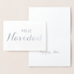 Carte Dorée Feliz Navidad Año espagnol élégant Script Noël<br><div class="desc">Cette belle et élégante carte apportera de la joie à leurs vacances. L'expression "Feliz Navidad" est en élégant bloc et brosse de script (brosse) lettrage, en papier argenté réel. À l'intérieur de la carte, en faux argent assorti, est le message "Próspero Año." Une façon parfaite de souhaiter aux hispanophones un...</div>