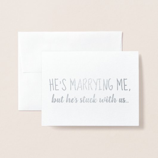 Carte Dorée Il est coincé avec nous | Épouse ou femme d'honneu (Devant avec enveloppe)