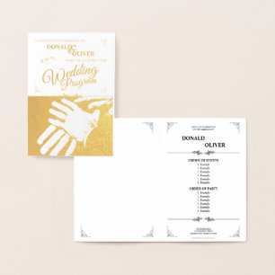 Carte Dorée Mains d'un couple gay de mariage avec des anneaux
