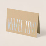 Carte Dorée Mazel Tov ! Style moderne minimaliste typographie<br><div class="desc">Maxel Tov ! Donnez une note de félicitations et de voeux avec une carte pliée en feuille d'argent tout simplement élégante. Tout le libellé de ce modèle est simple à personnaliser ou à supprimer, et les polices peuvent être customisées avec l'outil de conception Zazzle. Le design minimaliste moderne présente une...</div>