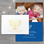 Carte Dorée N'Importe Quel Texte Hanoukka Simple Menorah Marin<br><div class="desc">Souhaitez à la famille et aux amis les simples cadeaux de lumière et d'amour pour Hanoukka avec cette élégante carte pliée en feuille d'or. Tout le texte sur ce modèle (y compris "Happy Hanoukka" sur le devant) est simple à customiser pour inclure n'importe quel libellé. Le design bleu marine, blanc...</div>