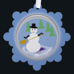 Carte d'ornement - Snowman de travail sur bleu moy<br><div class="desc">Snowman avec pelle est prêt à nettoyer la neige de son globe de neige. Les pins verts sont derrière lui. Texte en arrière "Meilleurs voeux pour la saison des Fêtes" Arrière - plan des deux côtés est bleu moyen.</div>