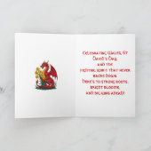 Carte Dragon Rouge Cueillant des Jonquilles (Intérieur)