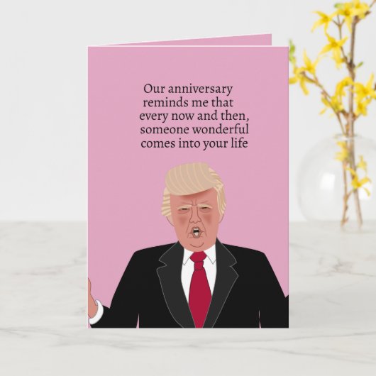 Carte Drôle Caricature Donald Trump, joyeuse épouse à l' (Fleur jaune)