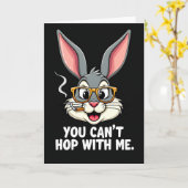 Carte drôle d'attitude de lapin cool (Fleur jaune)