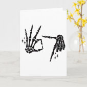 Carte Drôle de squelette main 67 Meme 6 7 Halloween Six (Fleur jaune)